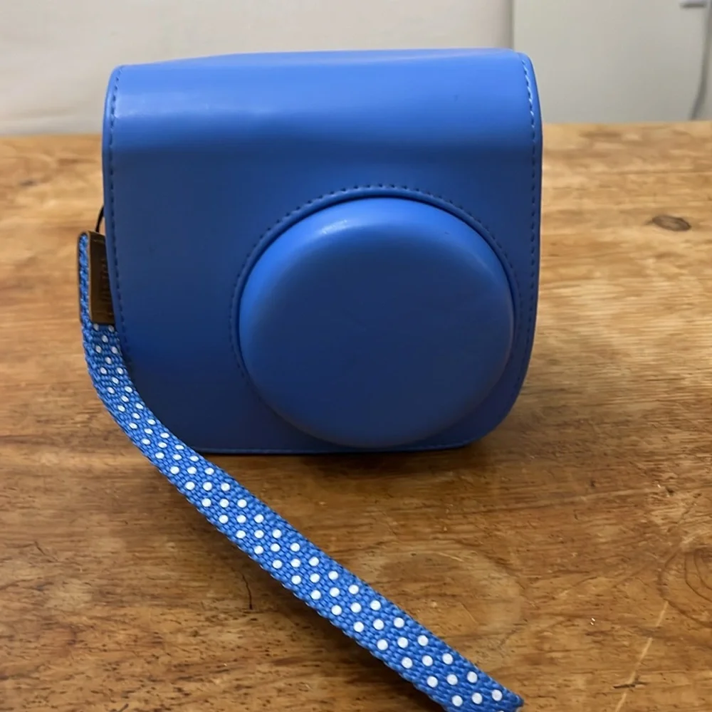 Fujifilm Instax Mini 9 Instant Camera in cobalt blue with case